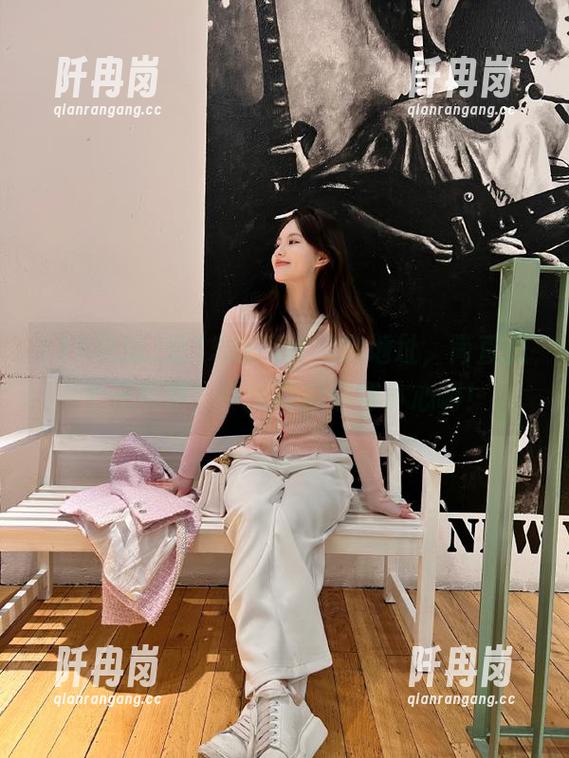 15吃瓜 逛15吃瓜官网的地址,简直是个无底洞,手捧着瓜你得小心啊!