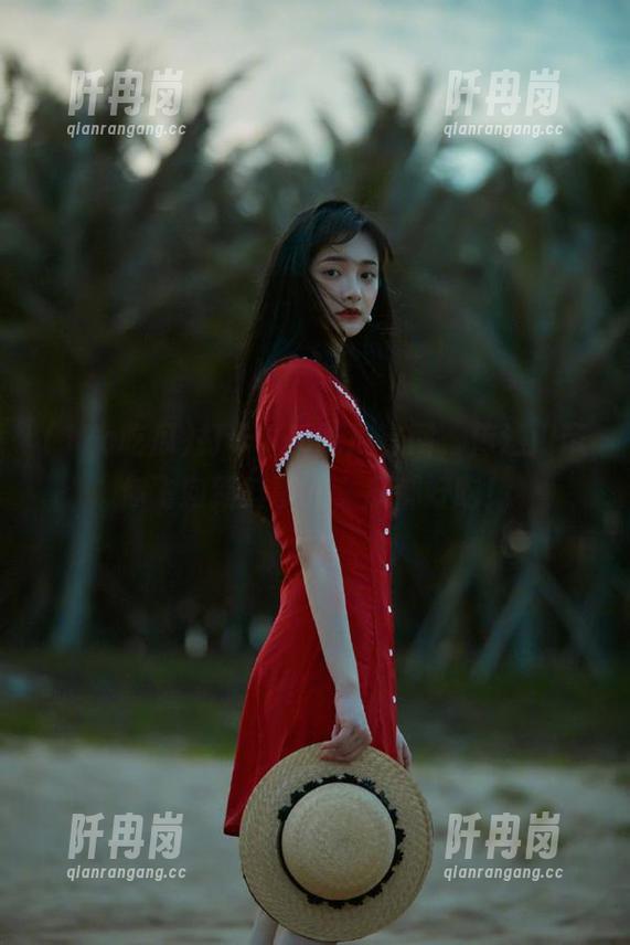 打卡17c吃瓜官网，传送门带你飞向新鲜事儿，瓜都好吃！