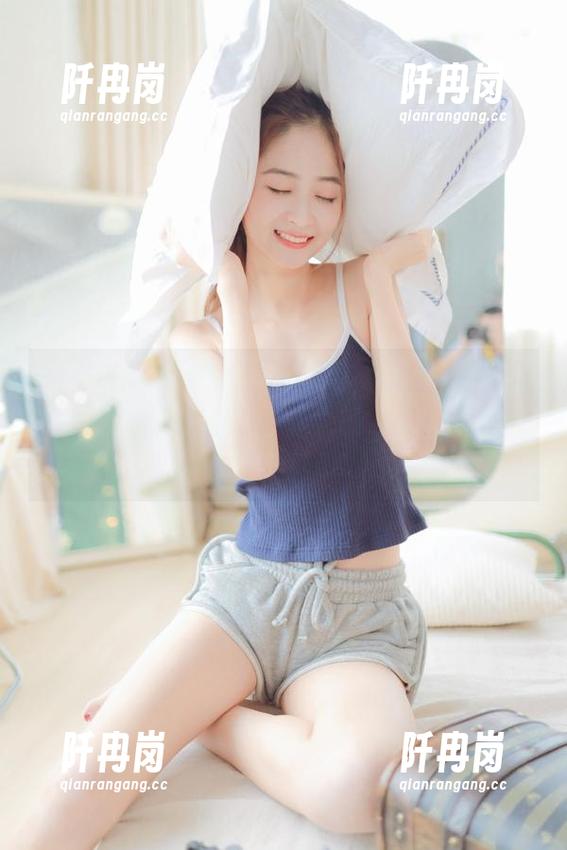 17吃瓜网 “17吃瓜网”:吃瓜的快感可以永久留存,仿佛昨天的八卦还在耳边回响!