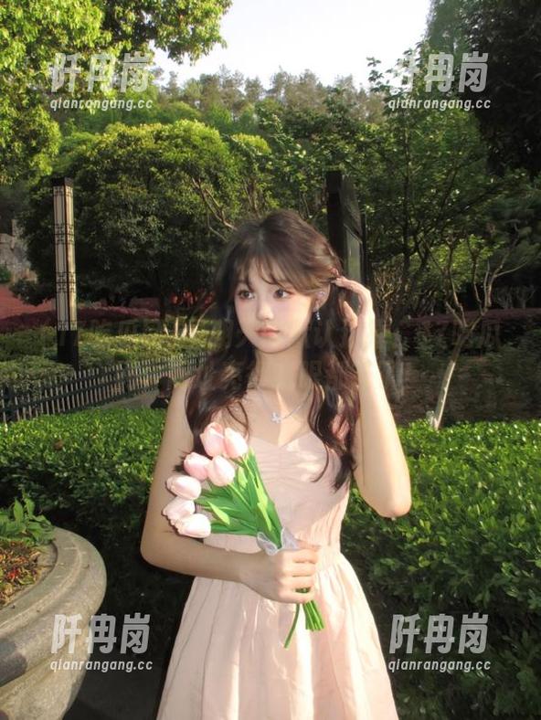 17吃瓜网 星期天的默认选择:17吃瓜网,网址亮得我眼都花了!