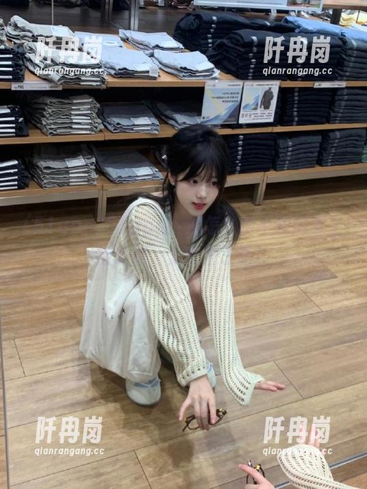 51app 51app:你怎么能不在网页上捡个瓜,太过分了吧!