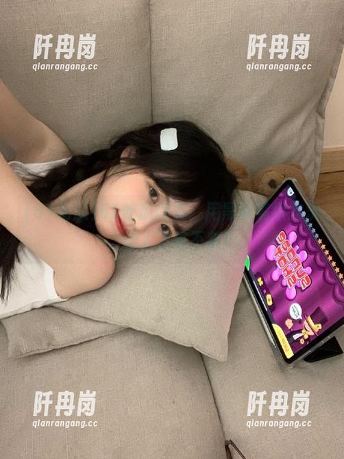 51吃瓜网页，用黑料编织欢乐，让人忍俊不禁！