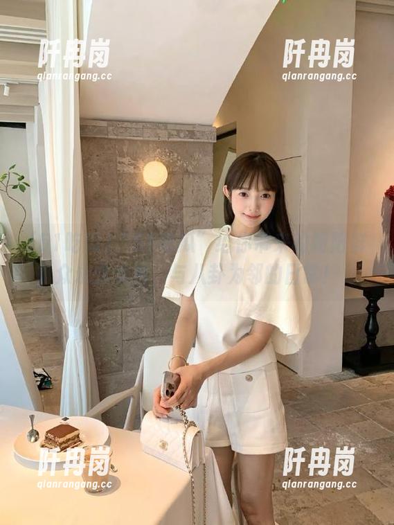 “51吃瓜”给你带来的朝阳群众永久大片，与八卦为邻的日常！