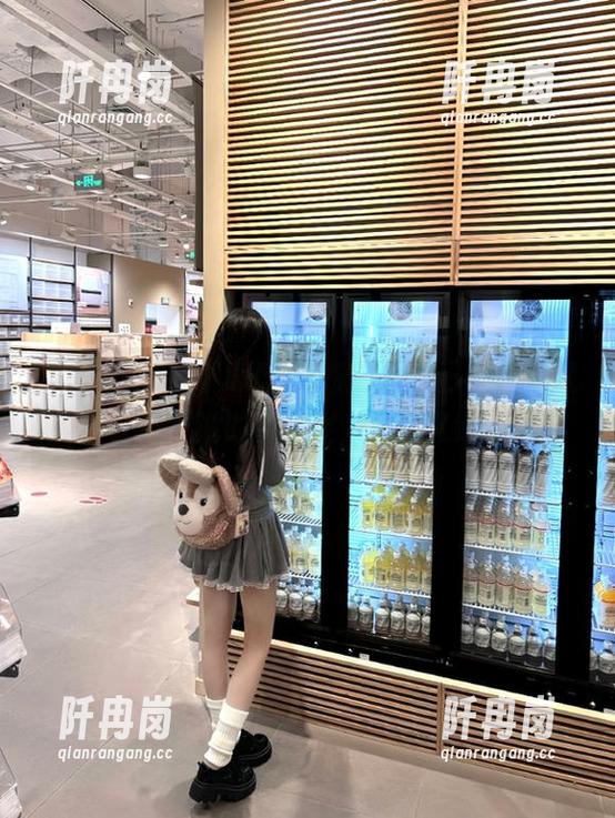 下载51吃瓜网，今日的八卦就像吐司上淋的牛油果，滑溜又好吃！
