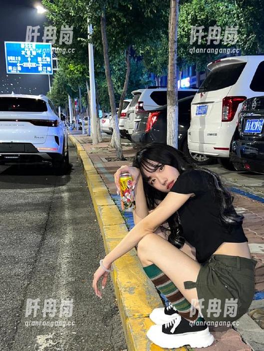 718.sx发布了啥新鲜事儿，吃瓜群众齐聚，满屏都是讨论！