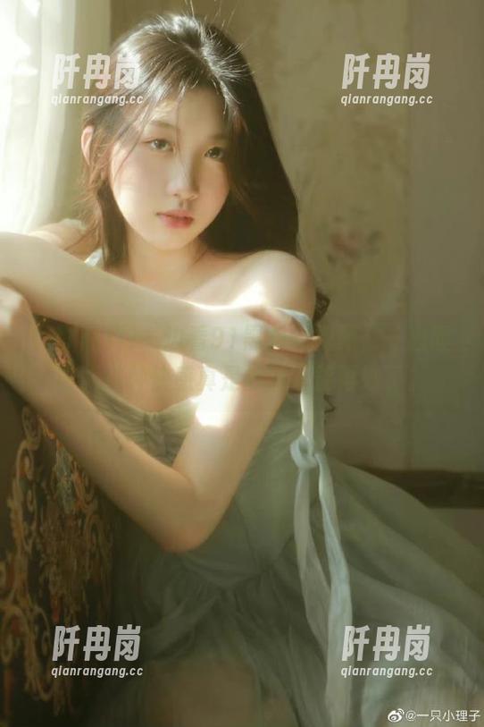 一边看91黑料的视频，一边腹诽，这种快感真是妙的不能再妙了。