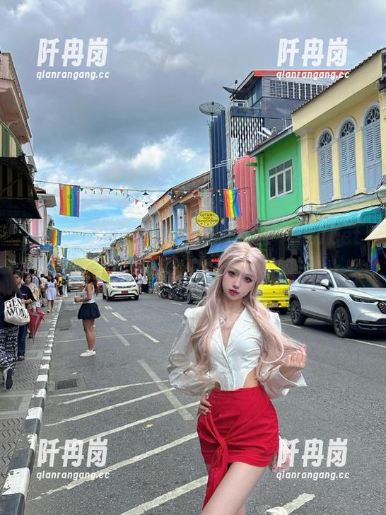 hlw 吃瓜也要有技巧,下载“hlwbet”,把这颗心放在众里寻瓜!