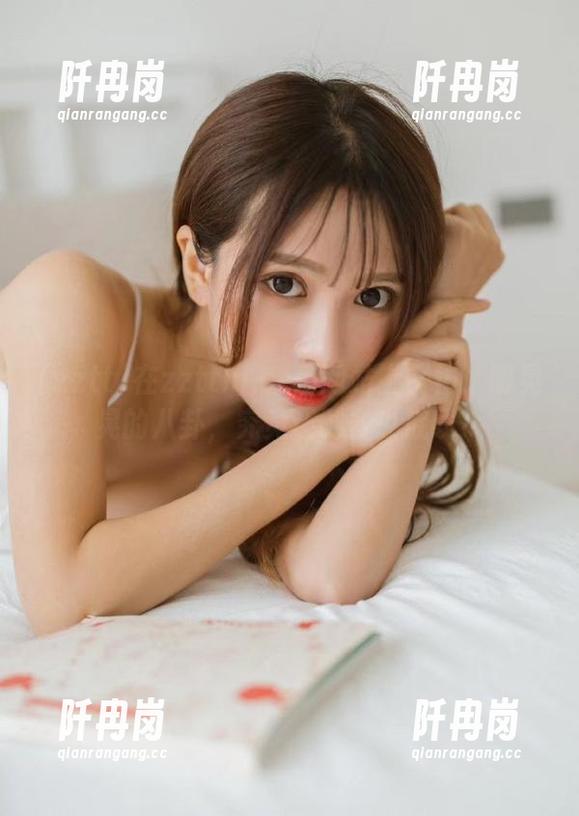 zztt 在zztthl.ccm网站上愣神:明晃晃的八卦,究竟还剩多少底线?