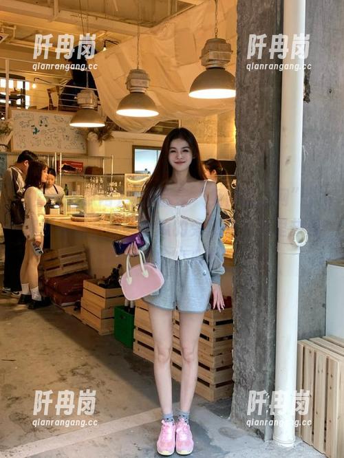 当你登录“免费吃瓜网”，你就是那只静静看瓜的旁观者，心里却浮现一个个小心机。