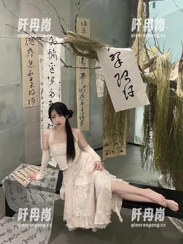 吃瓜大本营 “吃瓜大本营”发布:只要一口,立刻沦陷在这一片瓜田里。