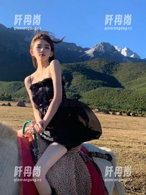 在每日吃瓜网址官网，吃瓜的速度快得让你感觉自己吃了个大西瓜！