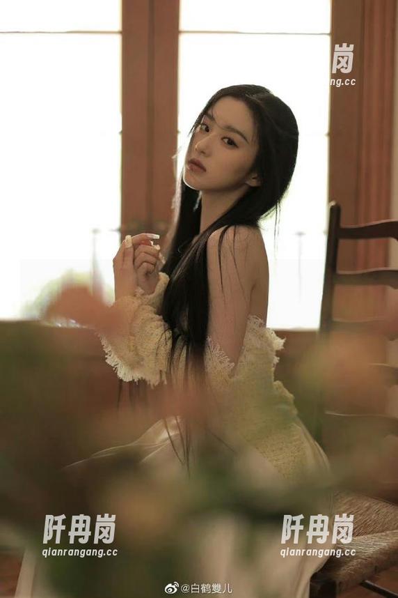 每次打开暴走黑料的ios版，都觉得自己离八卦的边缘好近，好刺激。