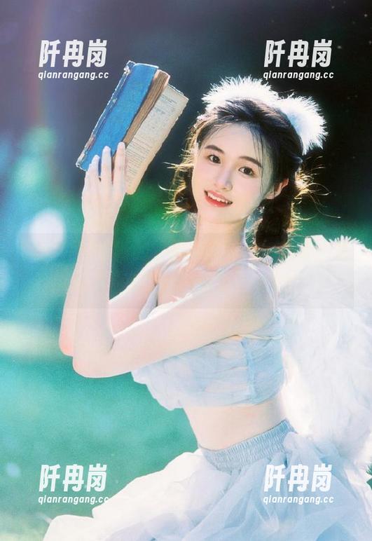 黑料网 最新的“黑料网”app来袭,潜藏八卦和惊喜,你会选哪个?