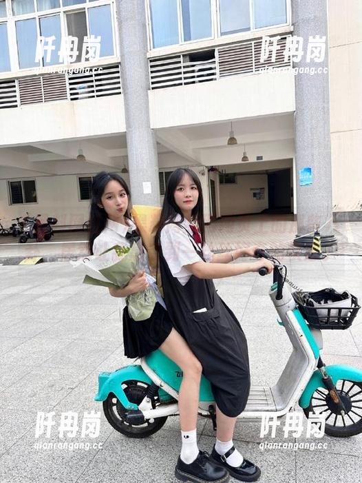 黑料网红网网页上的那些八卦，居然让我感受到一丝丝好奇的快感。