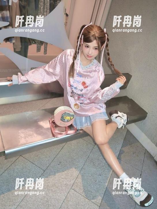 黑料门不打烊，网页里曝光的黑料，感觉离八卦报道更近了一步……